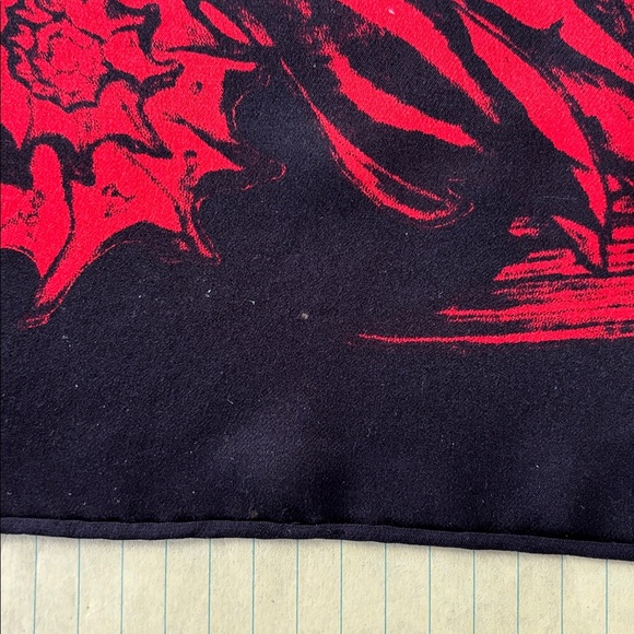 Alexander McQueen Silk Black and Gray Skull Scarf With Koi Fish 51.18 X 51.18 - Picture 3 of 12